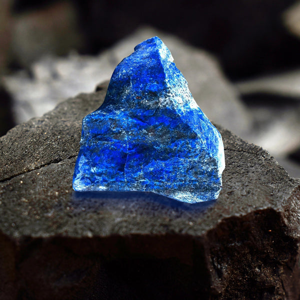 Lapis Lazuli Meaning: The Stone of Wisdom & Truth - My Zen Temple
